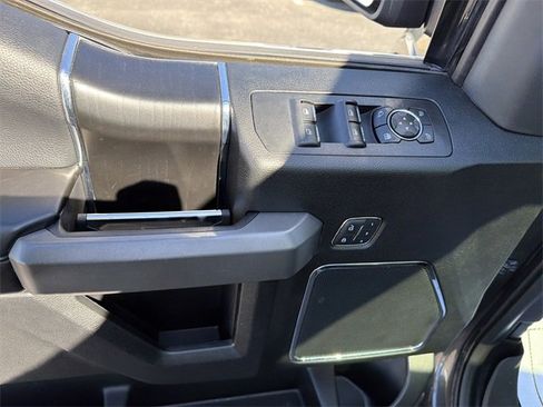 Used 2018 Ford F150 Platinum w/ Equipment Group 701A Luxury image 14