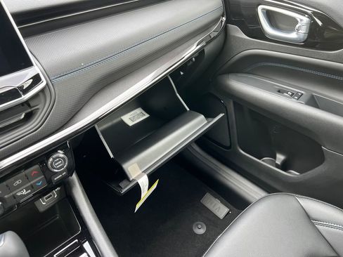 New 2026 Jeep Compass Limited image 27