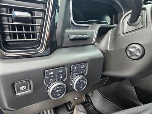Used 2022 GMC Sierra 1500 AT4 w/ AT4 Premium Package AWD/4WD image 23