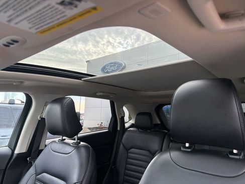 Used 2024 Ford Edge SEL w/ Convenience Package image 3