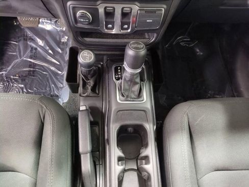 Used 2019 Jeep Wrangler Sport AWD/4WD image 22