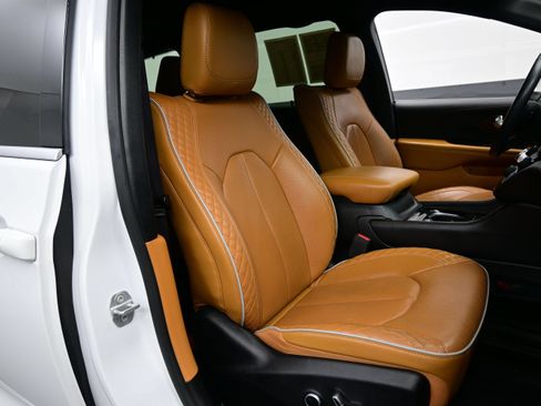 Used 2022 Chrysler Pacifica Pinnacle FWD image 13