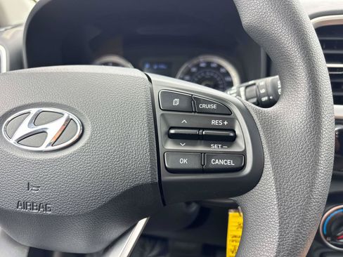 Certified 2022 Hyundai Venue SE w/ Cargo Package FWD image 19