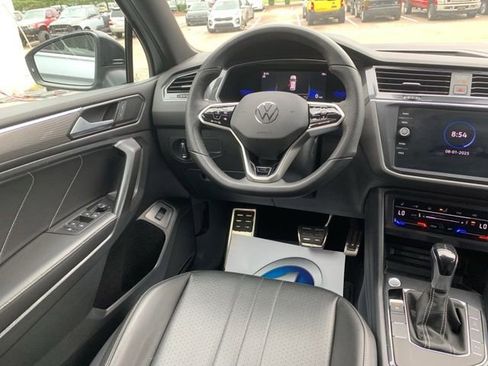 Used 2022 Volkswagen Tiguan SE R-Line image 43