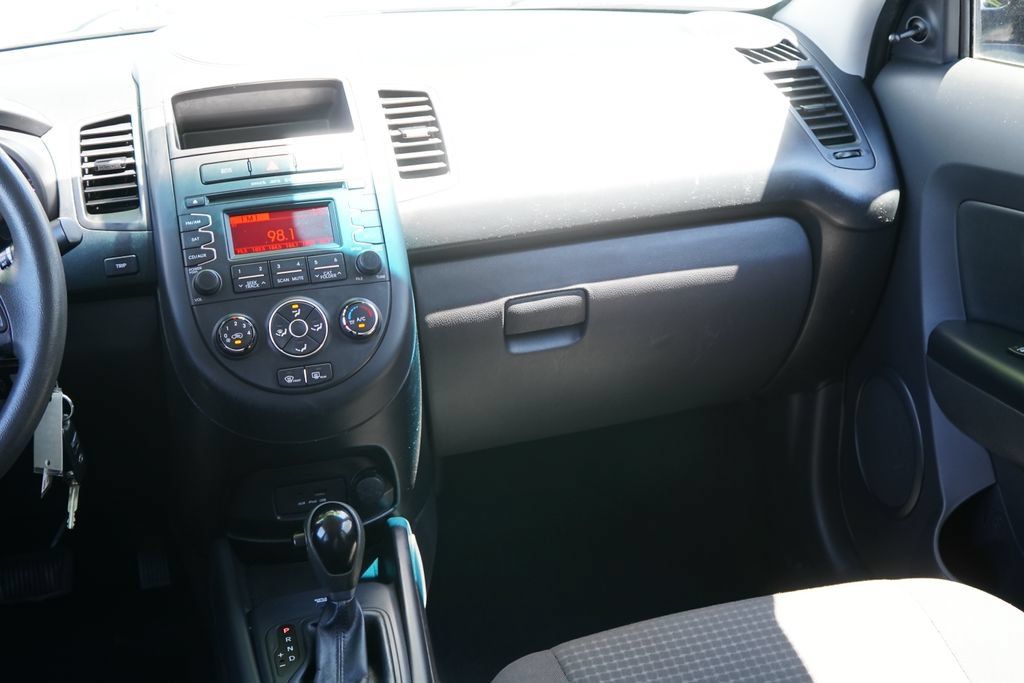 Used 2013 Kia Soul FWD image 23