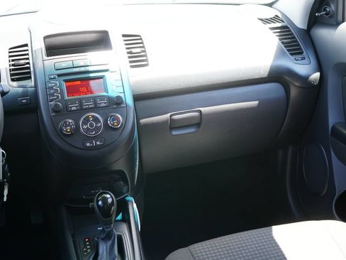 Used 2013 Kia Soul FWD image 23