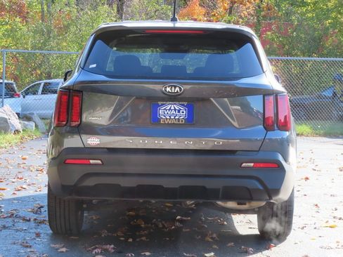 Used 2021 Kia Sorento LX image 11
