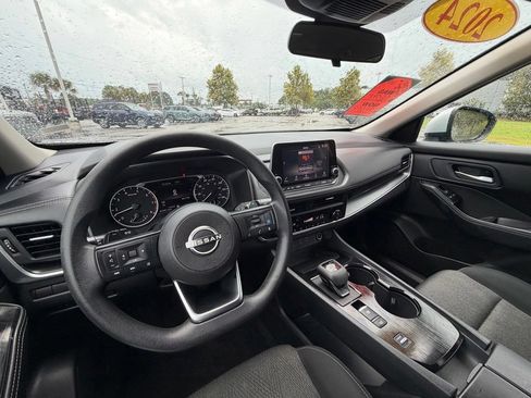 Certified 2024 Nissan Rogue SV FWD image 18