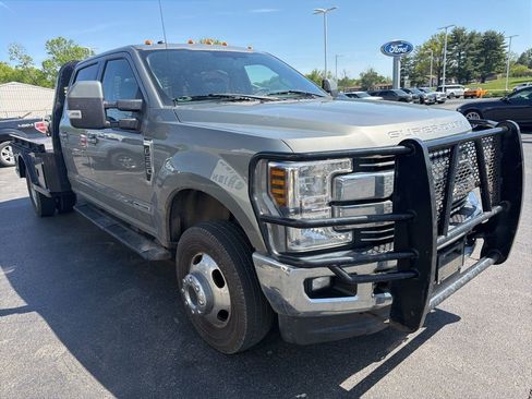 Used 2019 Ford F350 Lariat w/ Lariat Value Package AWD/4WD image 5