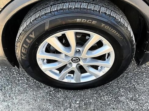 Used 2019 Nissan Rogue S w/ Special Edition Package FWD image 10