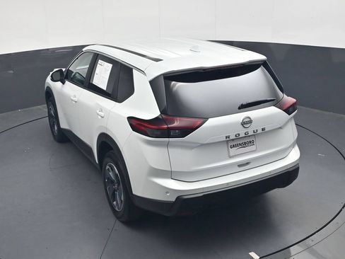Used 2025 Nissan Rogue SV FWD image 26