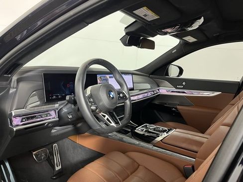 Used 2024 BMW 760i xDrive w/ Executive Package image 9