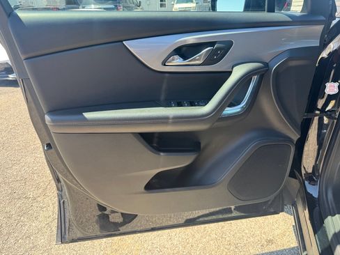 Used 2025 Chevrolet Blazer LT FWD image 11