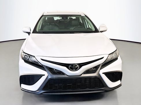 Used 2024 Toyota Camry SE FWD image 2