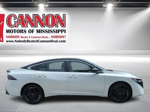 New 2026 Nissan Sentra SR w/ Floor Mat Package FWD image 4