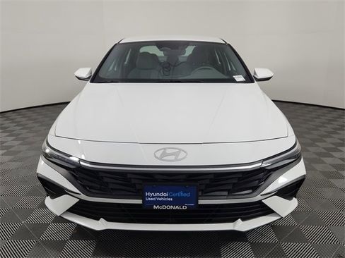 Certified 2025 Hyundai Elantra SE image 7