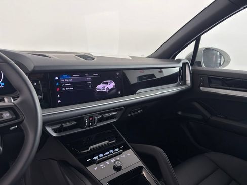 Certified 2024 Porsche Cayenne AWD/4WD image 22