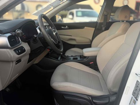 Used 2020 Kia Sorento LX FWD image 17