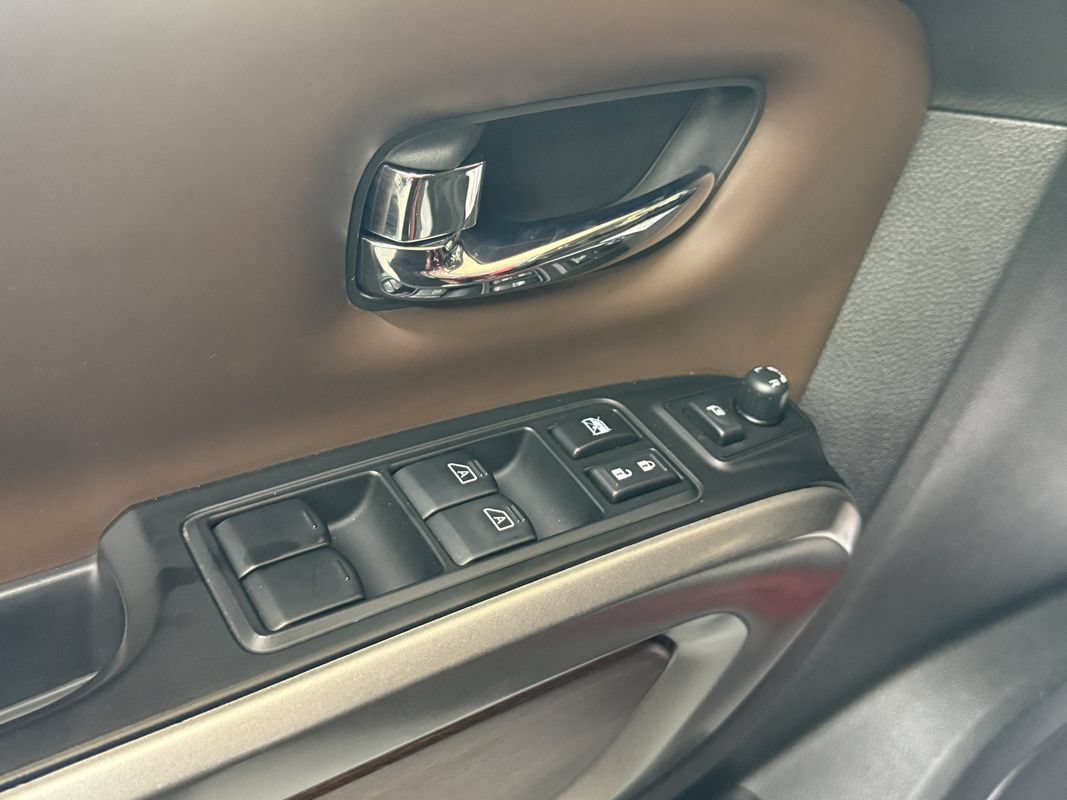 Used 2018 Nissan Titan Platinum Reserve AWD/4WD image 11