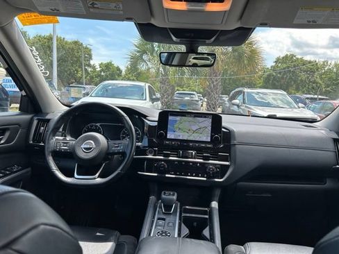 Used 2024 Nissan Pathfinder SL w/ Black Appearance Package AWD/4WD image 19