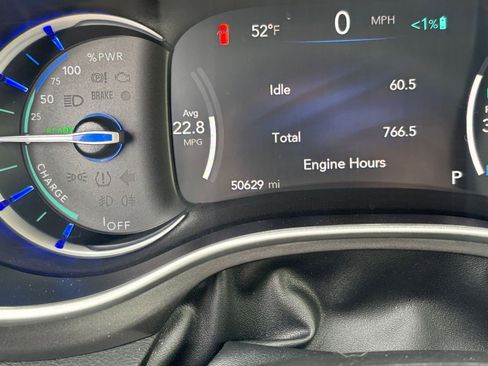 Used 2023 Chrysler Pacifica Touring-L image 41