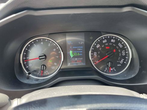 Used 2021 Toyota RAV4 XLE Premium AWD/4WD image 20