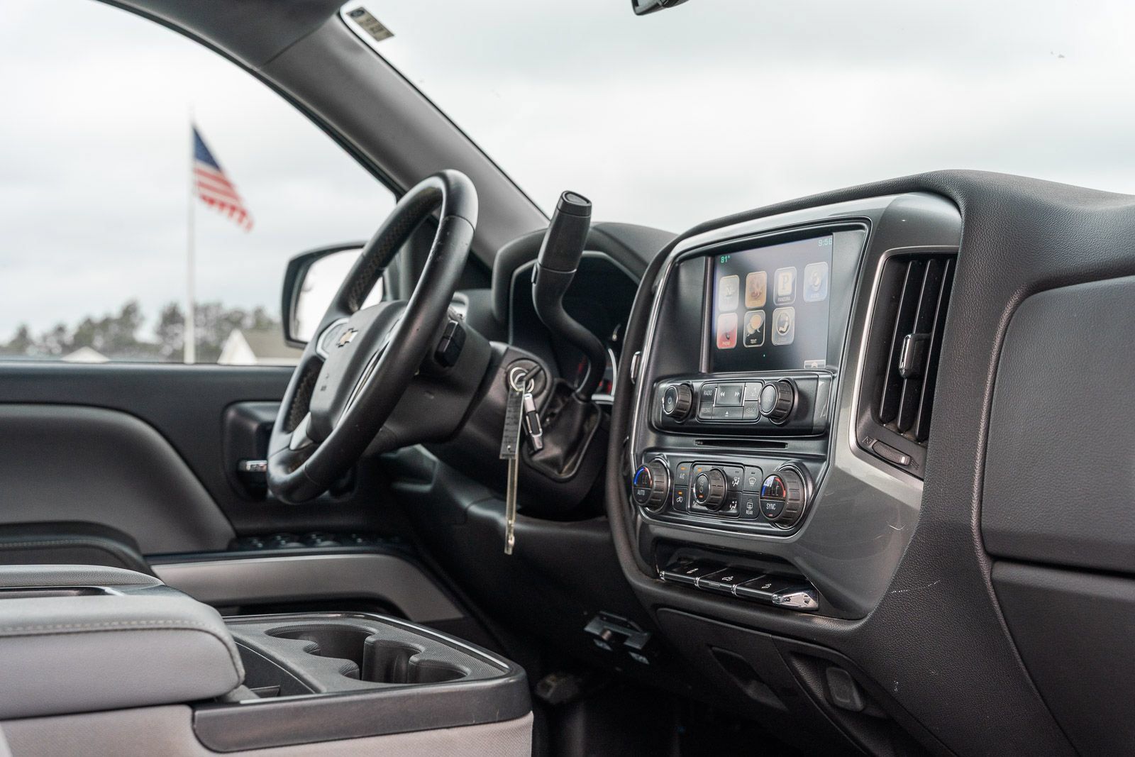 Used 2015 Chevrolet Silverado 1500 LT w/ LT Convenience Package AWD/4WD image 12
