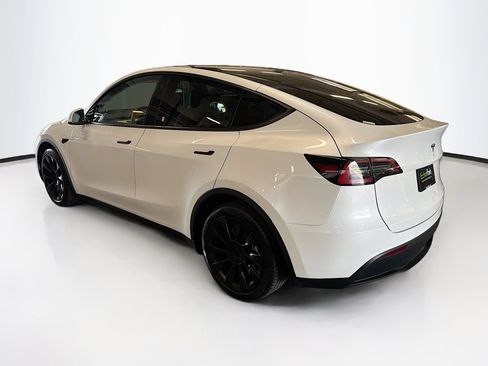 Used 2021 Tesla Model Y Long Range AWD/4WD image 5