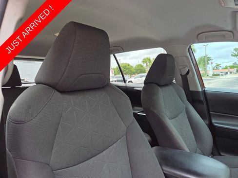 Used 2022 Toyota RAV4 XLE FWD image 15
