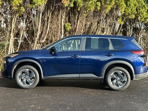 Used 2024 Nissan Rogue SV image 7