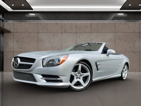Used 2016 Mercedes-Benz SL 550 w/ Driver Assistance Package image 10