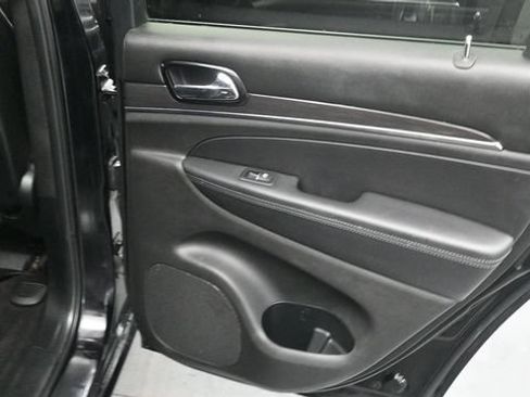 Used 2019 Jeep Grand Cherokee Overland AWD/4WD image 16