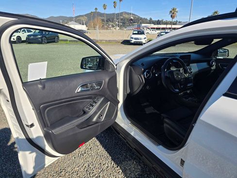 Used 2019 Mercedes-Benz GLA 250 4MATIC image 21