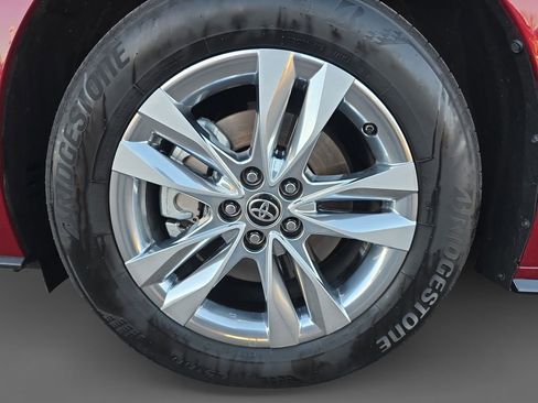 Used 2025 Toyota Sienna Limited image 15