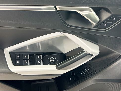 Used 2024 Audi Q3 2.0T Premium image 16