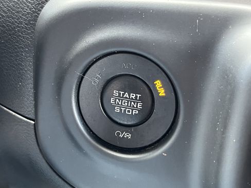 Used 2018 Jeep Wrangler Unlimited Rubicon AWD/4WD image 37