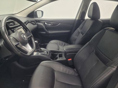 Used 2022 Nissan Rogue Sport SL w/ Premium Package image 17