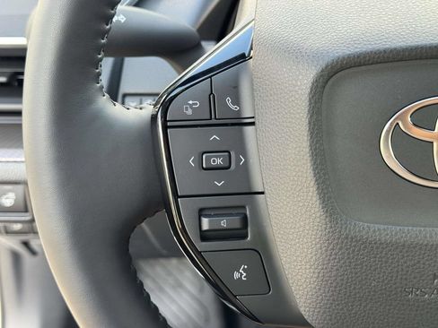 Used 2024 Toyota Prius XLE FWD image 11