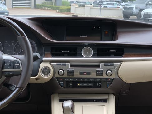 Used 2016 Lexus ES 350 w/ Premium Package w/Wood Trim FWD image 31