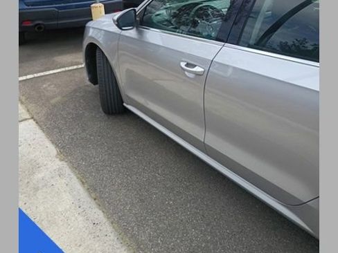 Used 2018 Volkswagen Passat 2.0T SE image 1