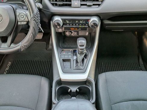 Used 2020 Toyota RAV4 LE FWD image 20