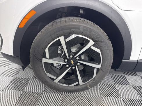 New 2026 Chevrolet Equinox EV LT image 9