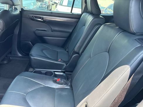 Used 2026 Toyota Highlander Limited AWD/4WD image 14