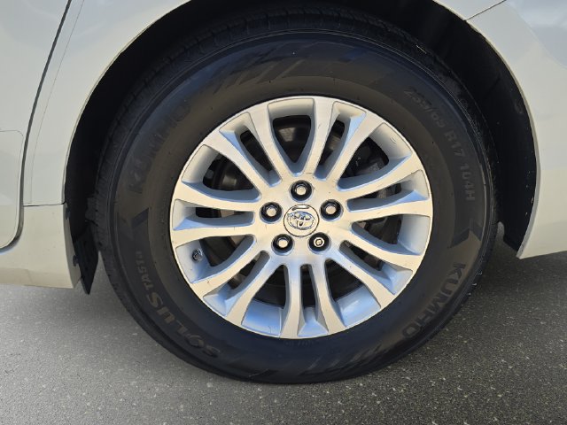 Used 2017 Toyota Sienna XLE FWD image 37