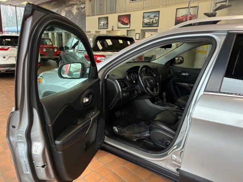 Used 2019 Jeep Cherokee Latitude Plus image 17