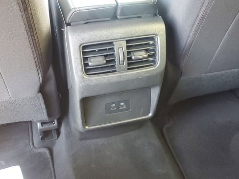 Used 2023 Nissan Rogue SV image 13