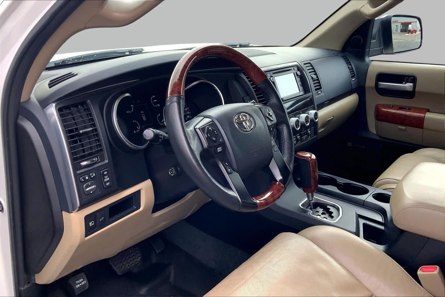 Used 2018 Toyota Sequoia Platinum AWD/4WD image 18