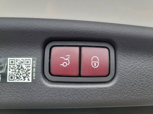 Certified 2025 Mercedes-Benz C 300 Sedan image 7