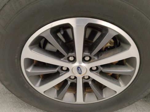 Used 2020 Ford Expedition XLT image 31