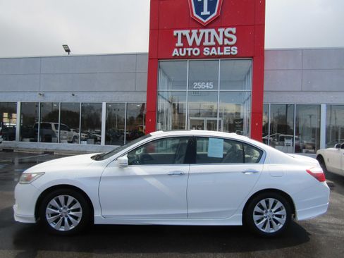 Used 2013 Honda Accord Touring image 2